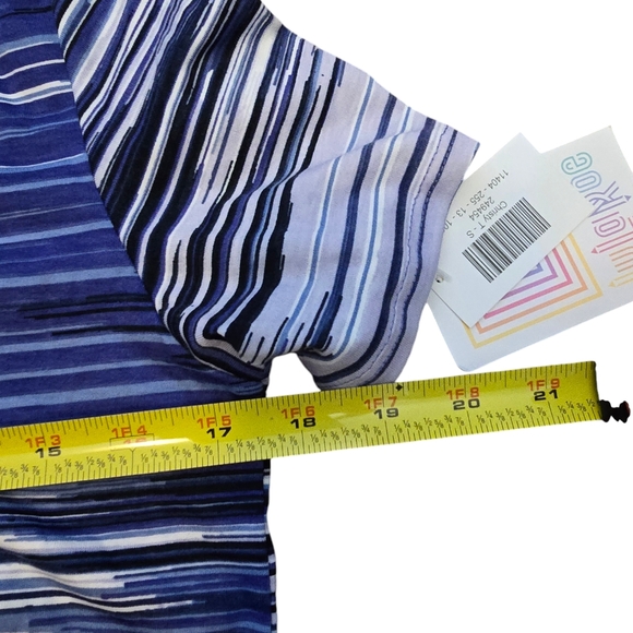 3/$15 Lularoe Blue V-Neck Shirt Christy T Size Small - Picture 5 of 7